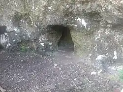 Höhle am Heiligen Baum