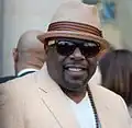 Cedric the Entertainer spielt Boyce „The Voice“ Ballentine