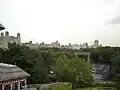 Blick von Belvedere Castle auf das Delacorte Theater und Teile von New York City