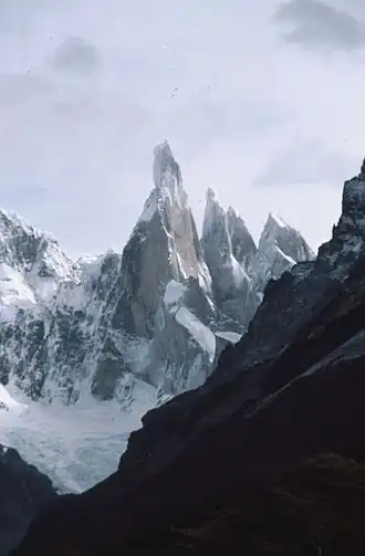 Cerro Torre 3.133&nbsp;m (Südflanke ~2150&nbsp;m), Patagonien, Argentinien/Chile
