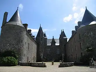 Château de Kergrist bei Plouaret