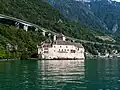Die Burg von Westen mit dem Chillon-Viadukt