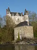 Château Juzet, davor Wassermühle Terrou