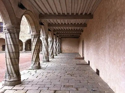 Die Colonnades torses