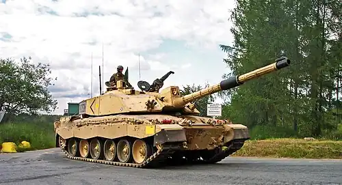 Die SCOTS DG (Squadron D) mit Challenger 2 Kampfpanzer auf dem Weg zum Stützpunkt