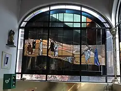 Bemaltes Fenster rechts in der Kapelle