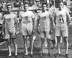 Die siegreiche US-Staffel über 4&nbsp;× &nbsp;400&nbsp;Meter, v.&nbsp;l.&nbsp;n.&nbsp;r.: Charles Reidpath, Edward Lindberg, James Meredith und Melvin&nbsp;Sheppard