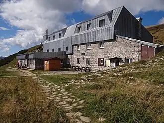 Blick auf die Berghütte