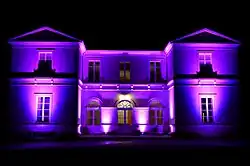 Schloss La Rairie am Abend