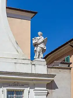 Engelstatute von Antonio Ferretti mit einem Modell des heiligen Hauses von Loreto