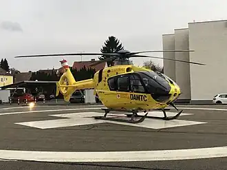 Der Christophorus 33 / ITH am Landeplatz des Krankenhaus Horns