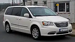 Chrysler Town & Country Touring (2011–2016)