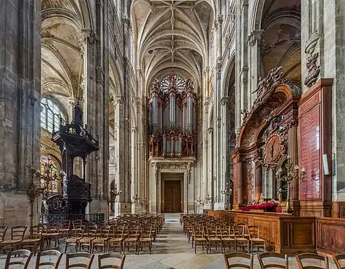 Blick zur Orgel