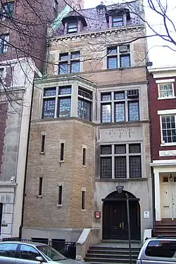 Das Pfarrhaus (1843–44), das 1888/89 von McKim, Mead & White umgestaltet wurde