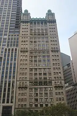 Park Row Building und 25&nbsp;Park Row (links) im August 2022