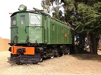 Klasse 1E E23 in Nigel, Gauteng, als Denkmal vor der UCW; September 2009