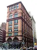 In der „Clinton Hall“ am Astor Place war die New York Mercantile Library untergebracht. Hier stand einst das Astor Opera House, wo 1849 die Astor Place Riot begann.