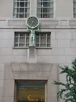 Atlas-Skulptur über dem Eingang des New Yorker Flagship-Store