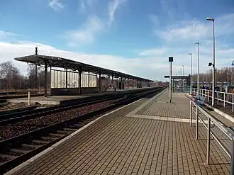 gegenwärtig benutzte Gleise und Bahnsteige des Bahnhofes Arnsdorf (2010)