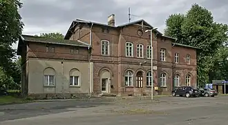 Empfangsgebäude, Straßenseite (2015)