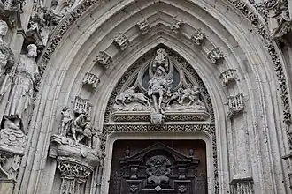 links: Portal des heiligen Eustachius