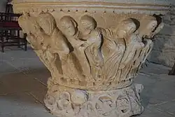 Zwei Personen, die sich umarmen