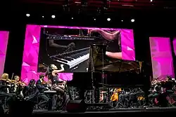 Die Pianistin Zhouhui Shen spielt mit dem Beethoven Orchester Bonn beim Finale des Wettbewerbs in 2023. Sie spielt die letzten Takte des 2. Klavierkonzerts.