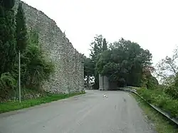 Stadtmauer mit den Resten der Porta Santa Margherita