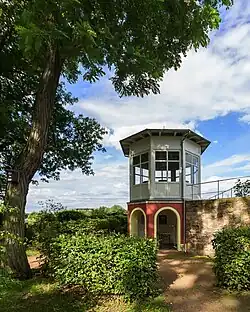 Kompositionspavillon im Park