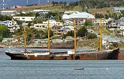 Das Wrack als Wellenbrecher 2018 in Punta Arenas