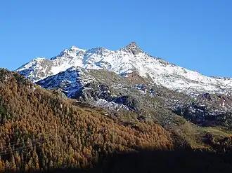 Crappa da Tocf und Piz Neir, aufgenommen von der Burg Marmels