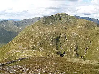 Der Creag nan Damh von Südosten gesehen, auf dem Hauptgrat der South Glen Shiel Ridge