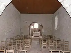 Kirchenschiff mit Blick auf den Chor