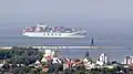 Die Cosco Beijing (9.469&nbsp;TEU) beim Einlauf in die Elbe, vor der Kugelbake in Cuxhaven, dem geografischen Ende der Elbe
