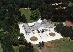 Luftaufnahme: Dég-Palast