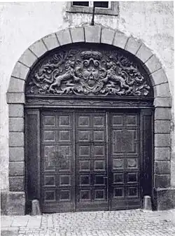 Akademiestraße 2, Portal