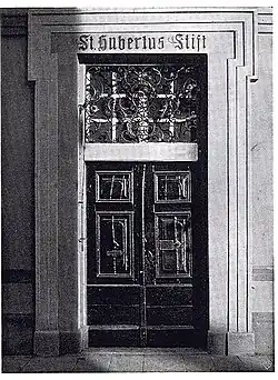 Neußerstraße 25, Hubertusstift, Portal