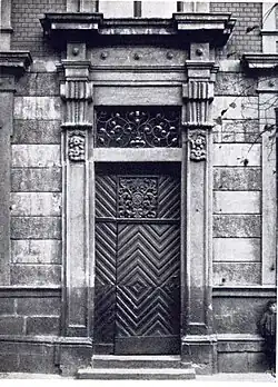 Neußerstraße 8, Eingang