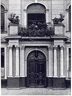 Orangeriestraße 6, Portal