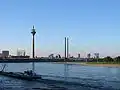 Die Rheinkniebrücke ist prägend für die Düsseldorfer Skyline