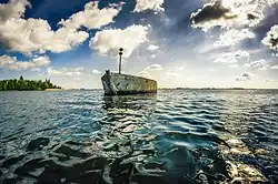 Wrack des Betonschiffs Ulrich Finsterwalder im Dammschen See