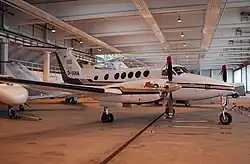 Beechcraft King Air B200 D-IANA der DIX Aviation rund ein Jahr nach Betriebseinstellung. Die Maschine trägt noch die Bemalung der DIX Aviation.
