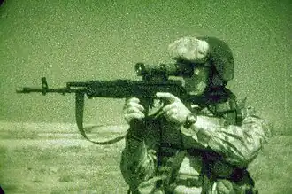 Beryl mit Nachtsichtzielfernrohr (Irak, 2005)