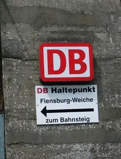 Hinweisschild zum ehemaligen Haltepunkt Flensburg-Weiche