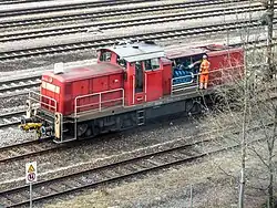 294 594 mit offenem Motorraum