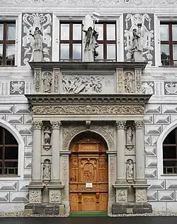 Portal der Schlosskapelle des Dresdener Residenzschlosses mit der kopierten Tür von Georg Fleischer d.&nbsp;Ä. (1556)