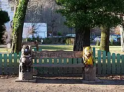 Bankfiguren-Werbung fürs DDR-Museum