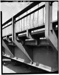 Kragarm und S-Konsolen und der südliche Handlauf, Feld Nr. 1, in der Nähe des südöstlichen Widerlagers