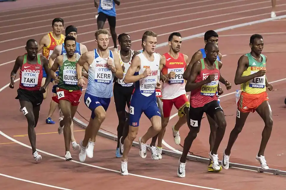 Kumari Taki (hinten links) – ausgeschieden als Zwölfter des zweiten&nbsp;Halbfinals