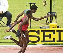 Hauchdünner Sieg für Conseslus Kipruto (rotes Trikot) vor Lamecha&nbsp;Girma